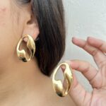 Elegant Wave Earring - Image 4