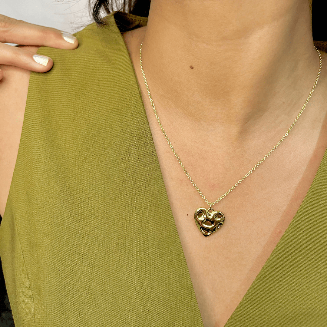 Untitled design (80) Golden Heart Chain Pendant - Image 1